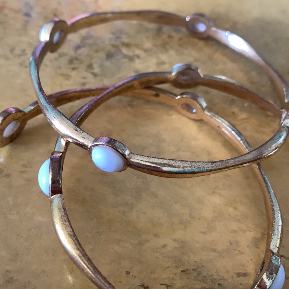 Three Stackable Vintage Gold Toned Bangles With I… - image 5